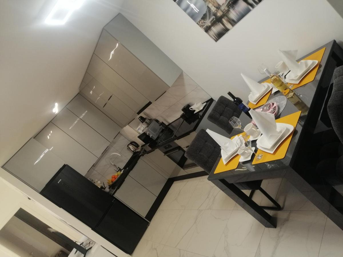 Luxury Apartment Queen Solin Exterior photo