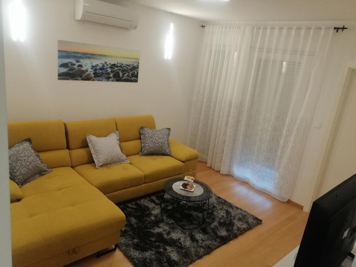 Luxury Apartment Queen Solin Exterior photo