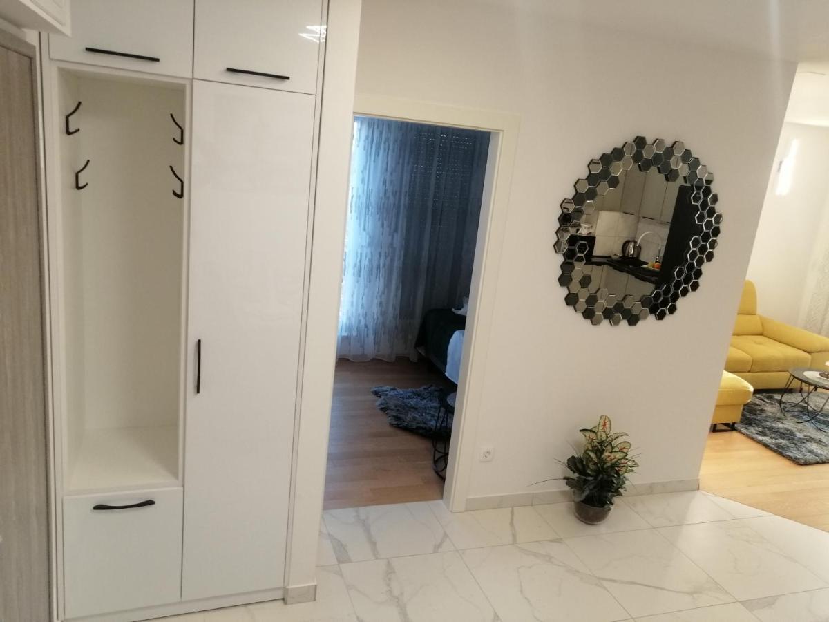 Luxury Apartment Queen Solin Exterior photo