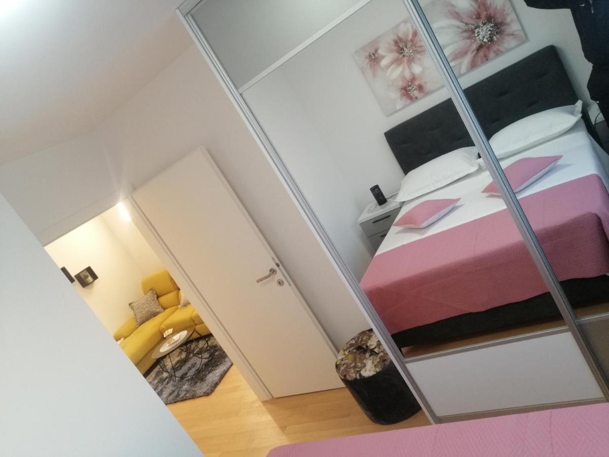 Luxury Apartment Queen Solin Exterior photo